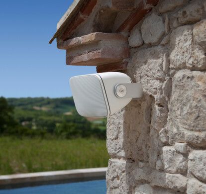 Głośnik na ścianie budynku