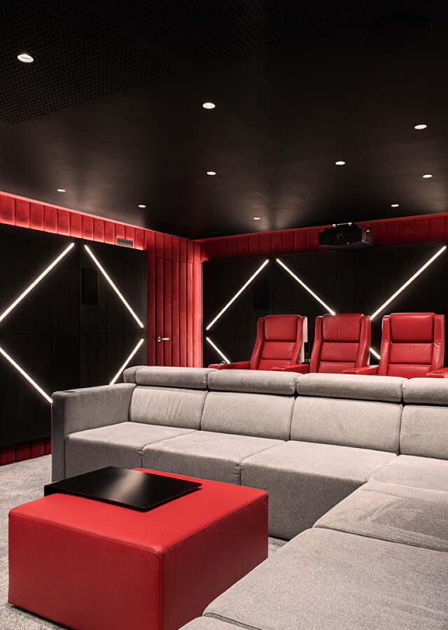wystrój prywatnej sali kinowej w domu - Włodzisław Śląski, zaawansowany system zarządzania salą kinową