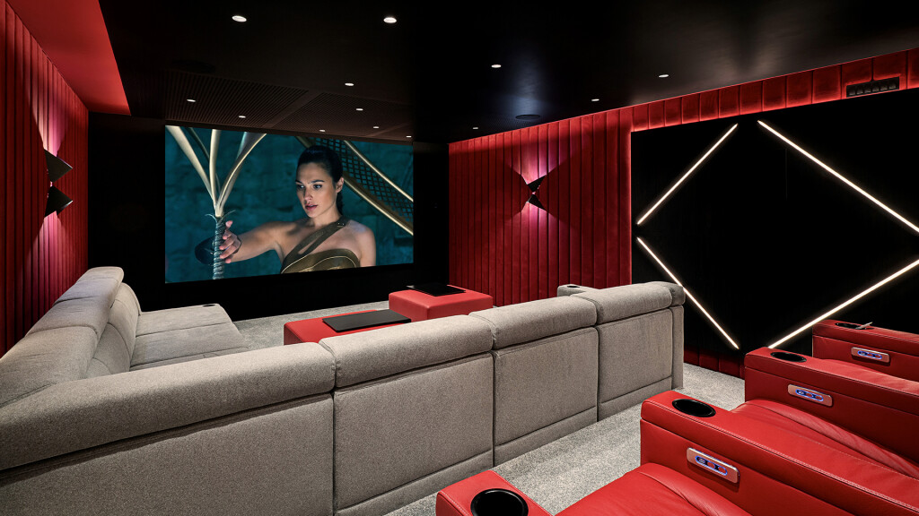 sala kinowa w domu, spójność kolorystyczna, indywidualny projekt sali kinowej