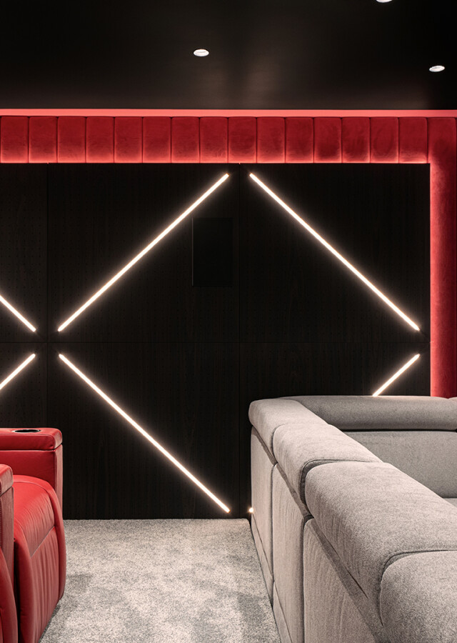Prywatna sala kinowa, oświetlenie led w sali kinowej