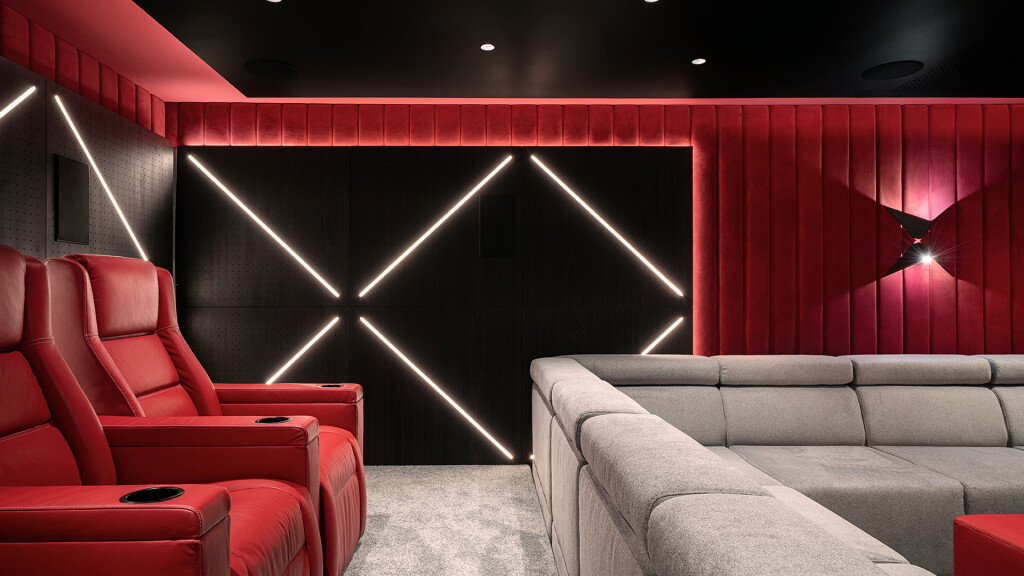 Prywatna sala kinowa, oświetlenie led w sali kinowej