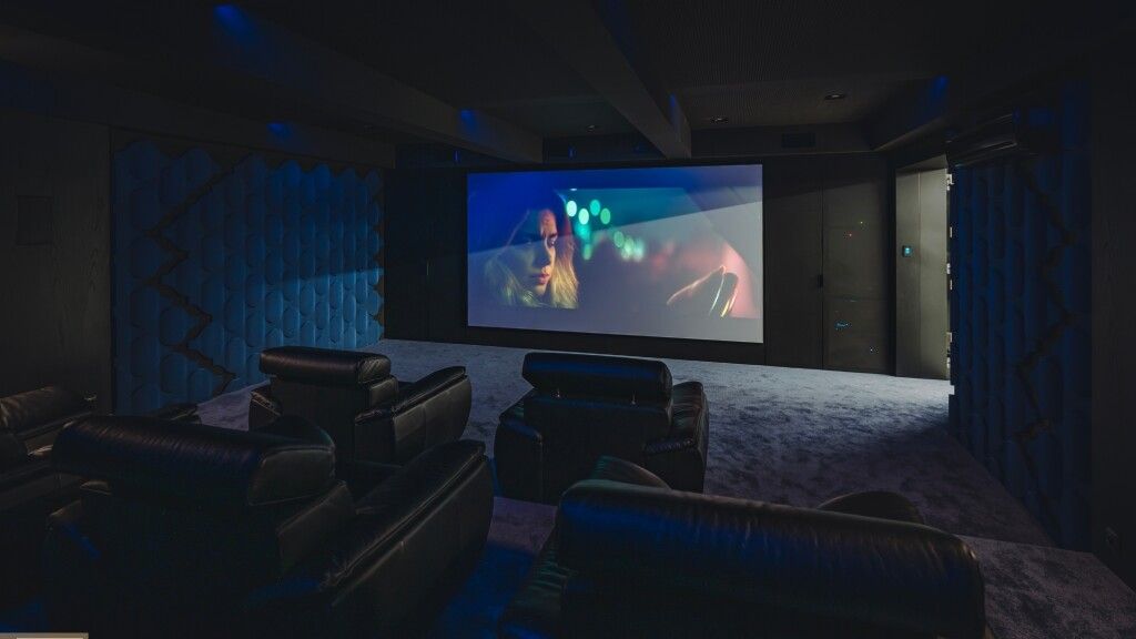 profesjonalna sala kinowa w domu