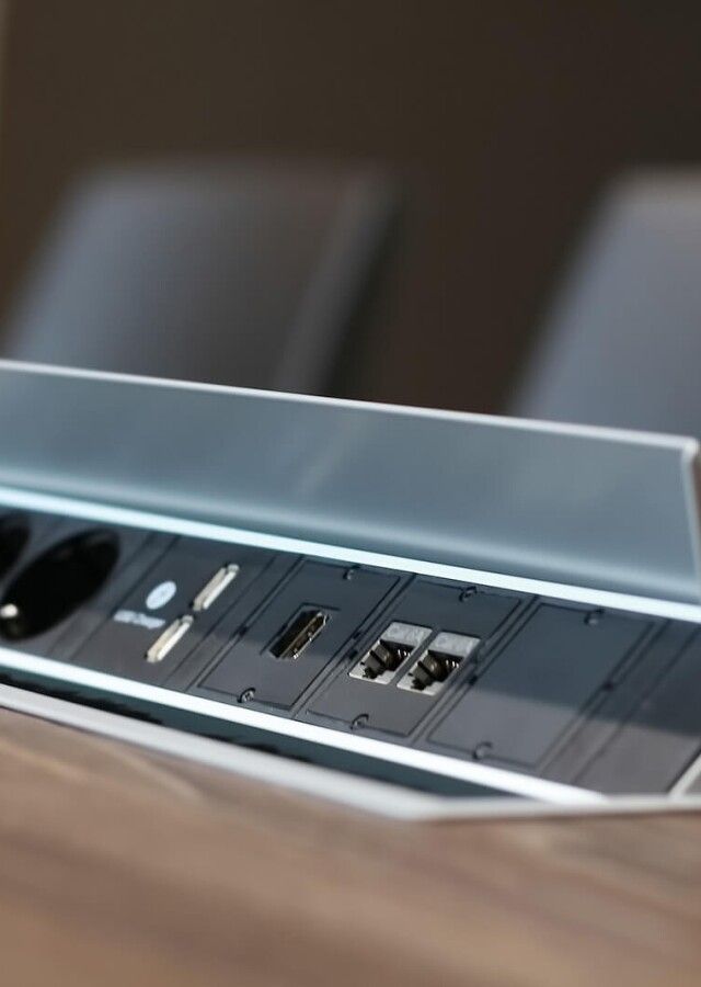 projekt sali konferencyjnej z wyposażeniem