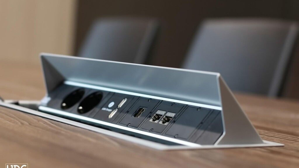 projekt sali konferencyjnej z wyposażeniem