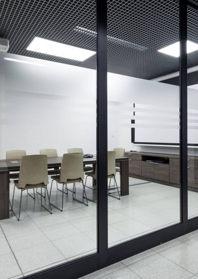 nowoczesna sala konferencyjna z wyposażeniem