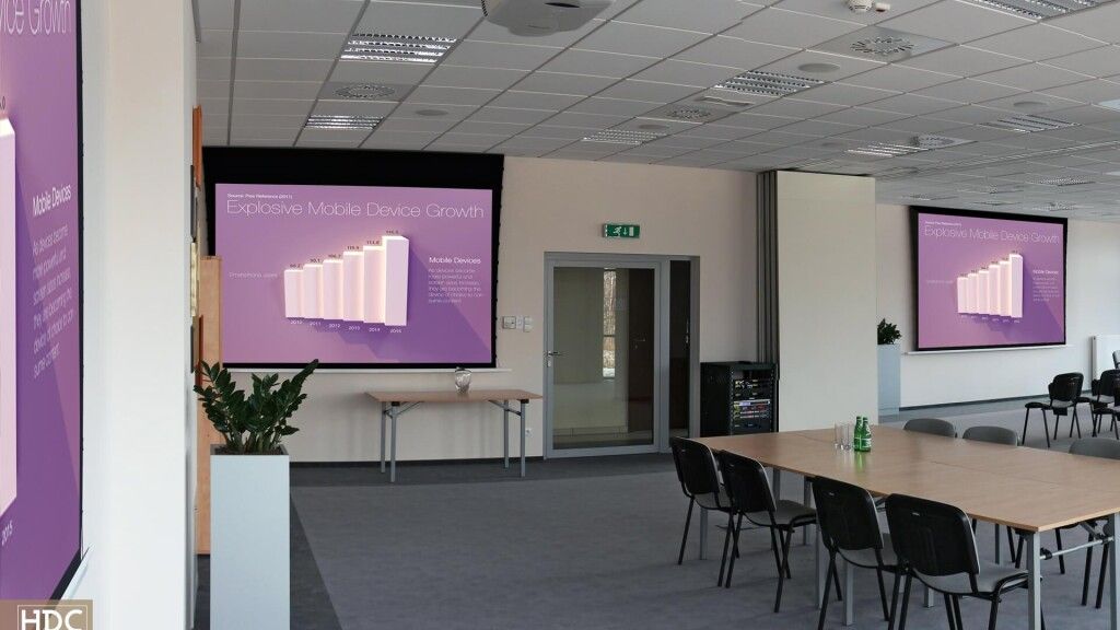 sala konferencyjna z wyposażeniem