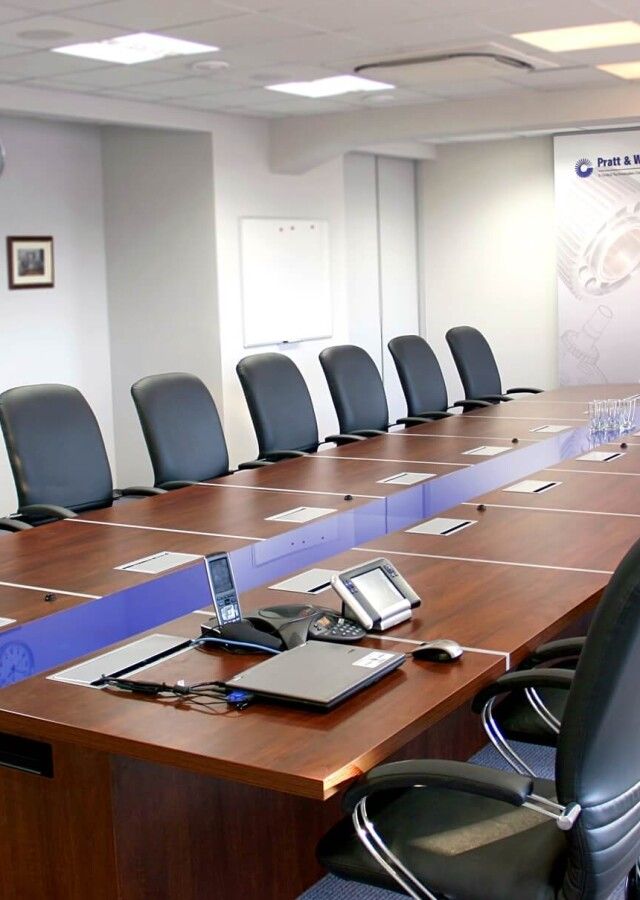 projekt sali konferencyjnej z wyposażeniem