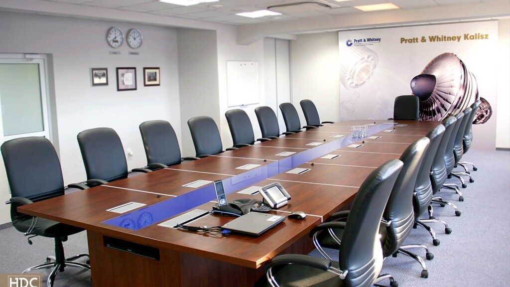 projekt sali konferencyjnej z wyposażeniem