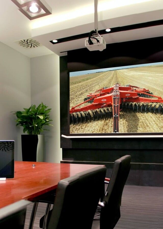 wyposażenie multimedialne sal konferencyjnych w poznaniu