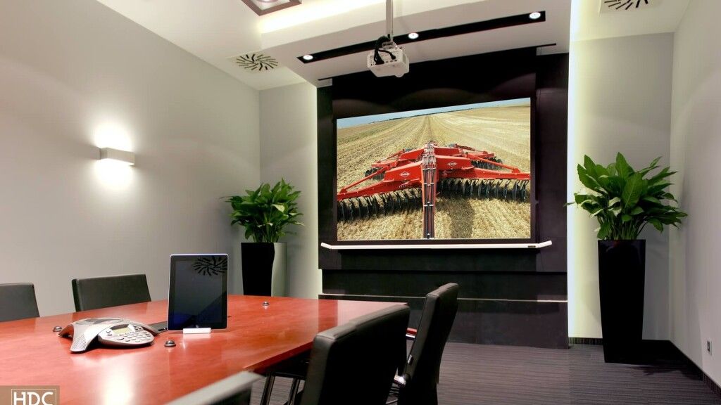 wyposażenie multimedialne sal konferencyjnych w poznaniu